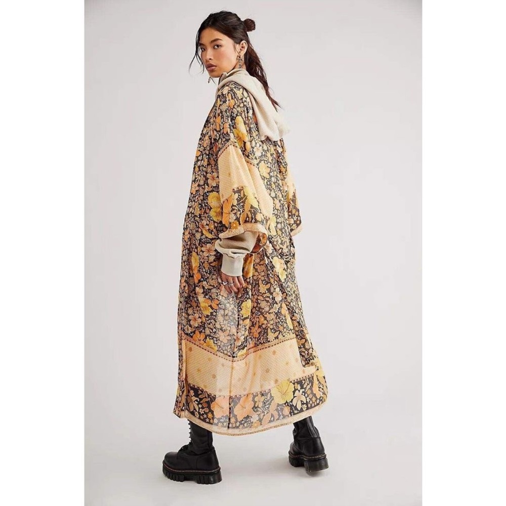 Spell Floral Patterned Robe - Yellow and Black